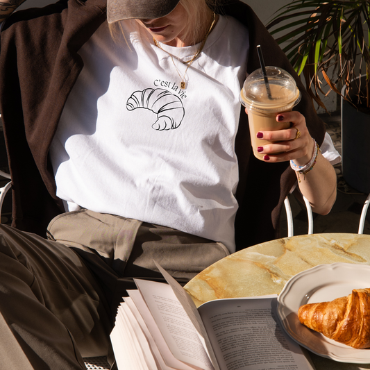 C'est La Vie Croissant T-Shirt – Minimalist French Aesthetic Tee